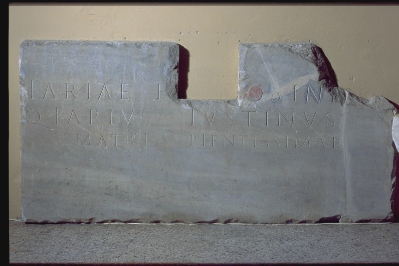 Ambito romano sec. IV, Lapide celebrativa