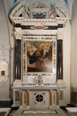 Bottega lucchese secc. XVII-XX, Altare laterale della Madonna del soccorso