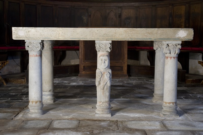 Bottega toscana sec. XI, Altare maggiore con colonne