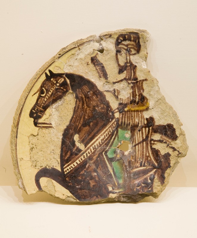 Bottega islamica sec. XI, Bacino ceramico raffigurante uomo a cavallo