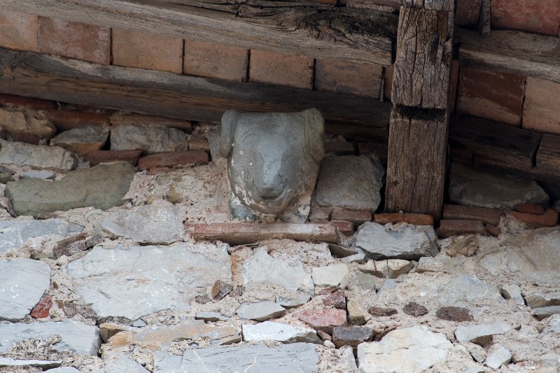 Maestranze toscane sec. XI, Mensola in pietra arenaria con protome animale