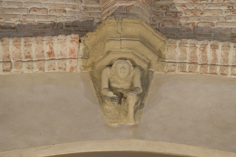 Bott. toscana sec. XII, Mensola in pietra a forma di telamone
