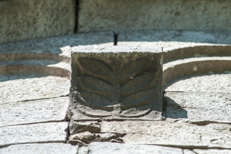 Bott. toscana sec. XI, Mensola architettonica con stelo di foglie 4/5
