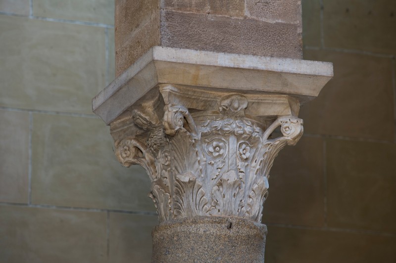 Ambito romano sec. II, Capitello corinzio con girali fiorite 1/2