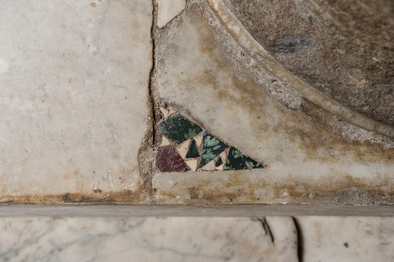 Ambito romano sec. VIII, Mosaico in tessere marmoree minuti triangoli verdi
