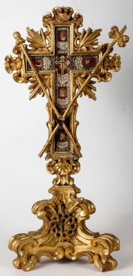 Bottega toscana secc. XVII-XVIII, Reliquiario a croce in legno dorato