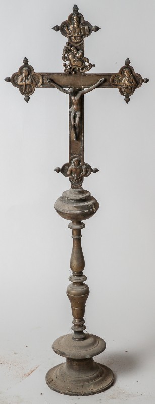 Bottega toscana sec. XVII, Croce da altare in bronzo con terminazioni lobate