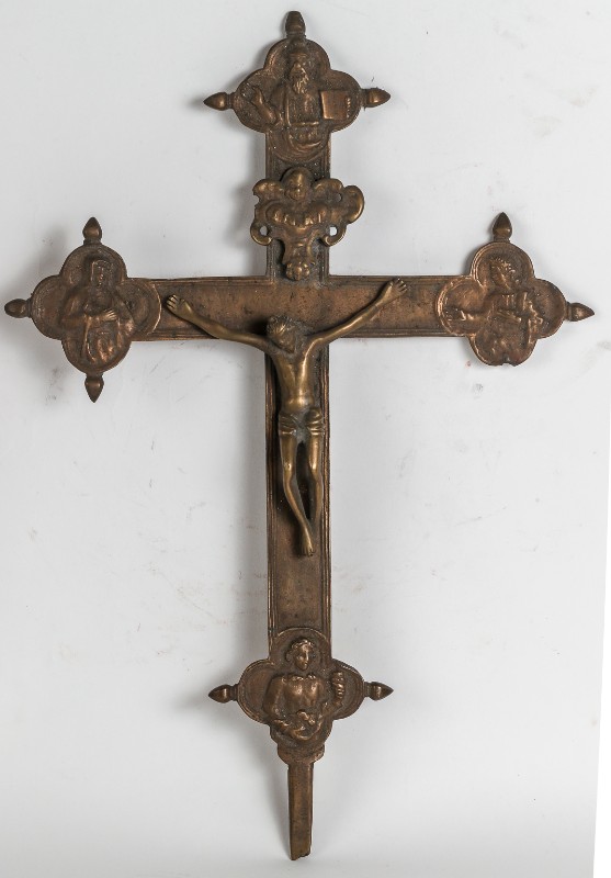 Bottega toscana sec. XVII, Croce astile in ottone con terminazioni lobate