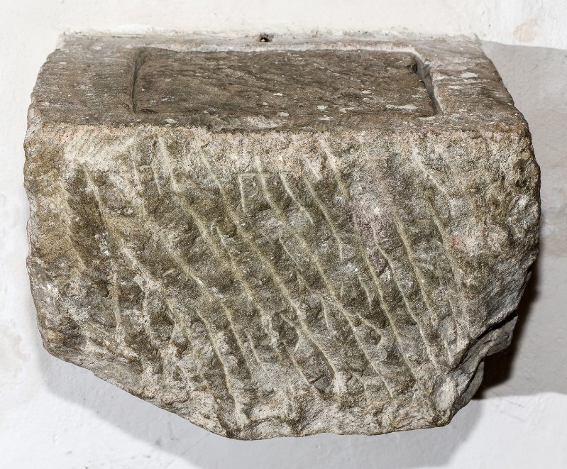 Maestranze Italia centrale secc. XI-XII, Vasca in pietra