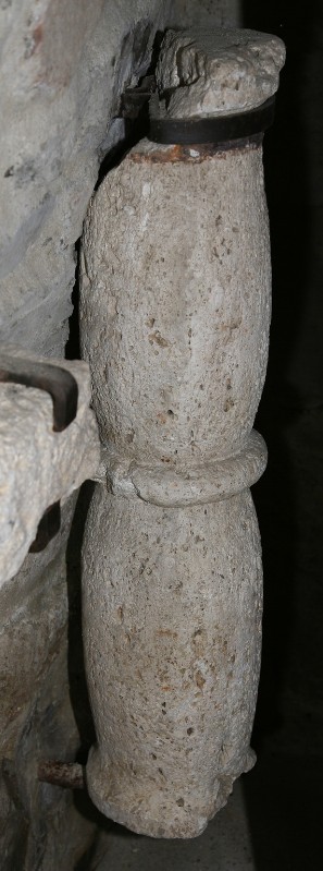 Maestranze Italia centrale secc. IX-X, Colonna in pietra con collarino
