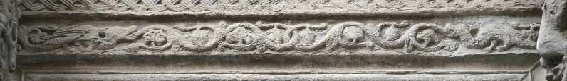 Maestranze italiane sec. XI, Architrave con animali fantastici e motivi vegetali