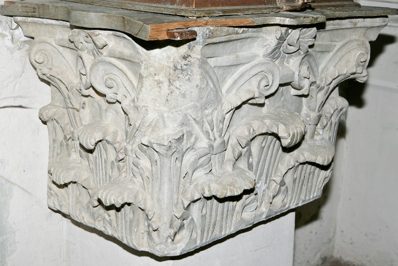 Maestranze Italia centrale secc. V-VI, Fonte battesimale in marmo scolpito