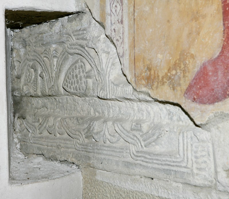 Maestranze Italia centrale sec. IX, Frammento di pluteo con grappoli vitinei