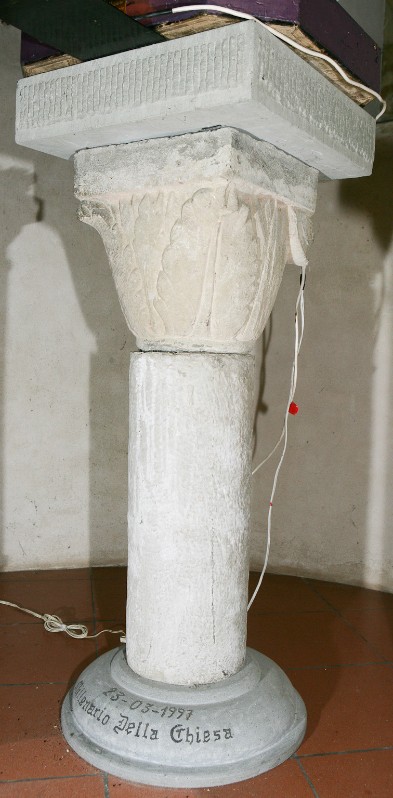 Maestranze toscane sec. X, Colonna con capitello decorato da foglie 1/2