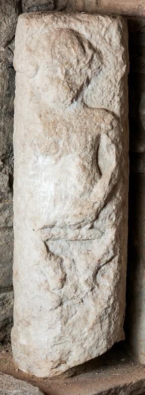 Maestranze Italia centrale secc. IX-X, Frammento lapideo con figura umana