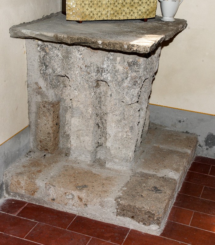 Maestranze longobarde secc. VII-VIII, Altare in pietra