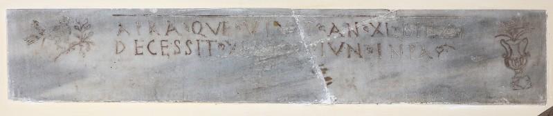 Ambito romano secc. III-IV, Lastra tombale