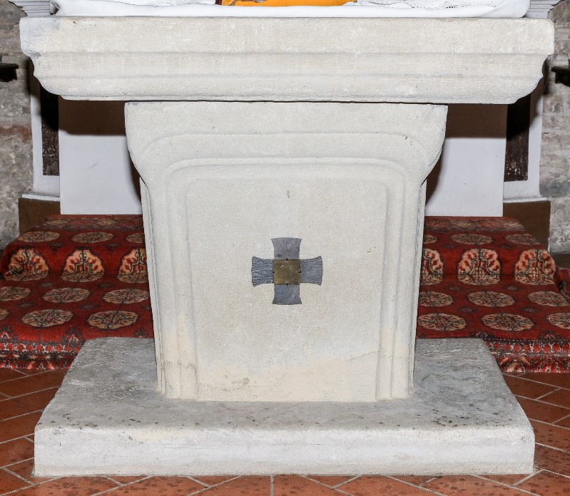 Maestranze toscane secc. XI-XII, Altare maggiore in pietra