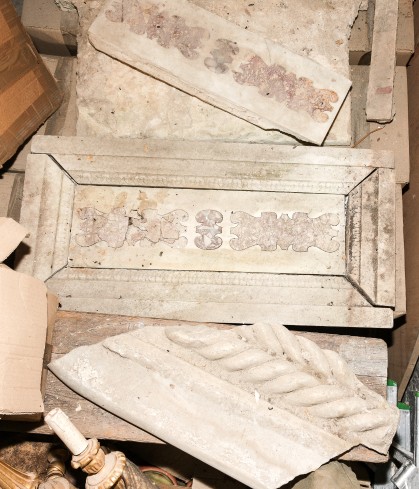 Maestranze toscane sec. XVII, Lastra piccola in marmo bianco intarsiato 1/2