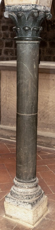 Bottega fiorentina sec. XI, Colonna in marmo nero 2/2