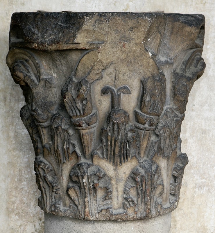 Maestranze toscane secc. XIII-XIV, Capitello con foglie stilizzate
