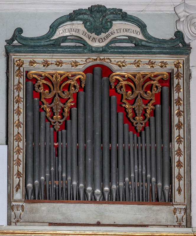 Crudeli G. (1796), Organo con fastigio a volute contrapposte