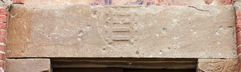 Maestranze toscane sec. XII, Architrave in arenaria