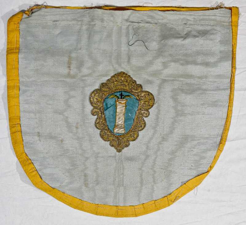 Manif. italiana sec. XVIII, Cappuccio di piviale con stemma di Santa Felicita
