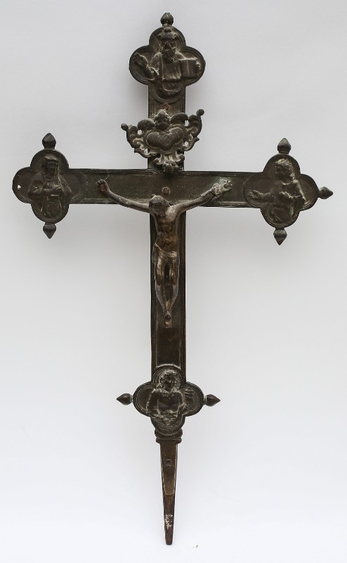 Bottega toscana sec. XVII, Croce astile con elementi decorativi aggettanti