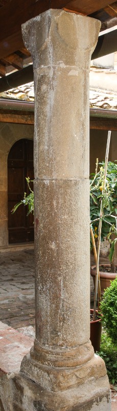 Maestranze toscane secc. IX-XII, Pilastro a sezione circolare