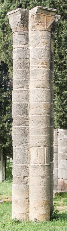 Maestranze toscane secc. V-VI, Pilastro cruciforme 1/4