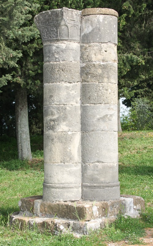 Maestranze toscane secc. V-VI, Pilastro cruciforme 3/4