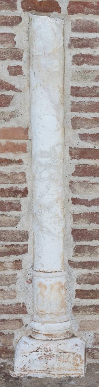 Maestranze toscane sec. XII, Colonnina in marmo