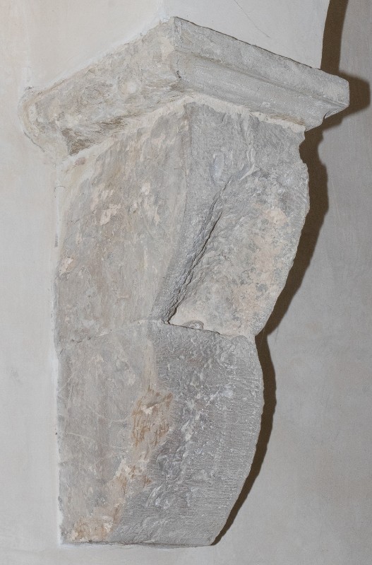Maestranze toscane secc. XIII-XIV, Mensola in pietra serena
