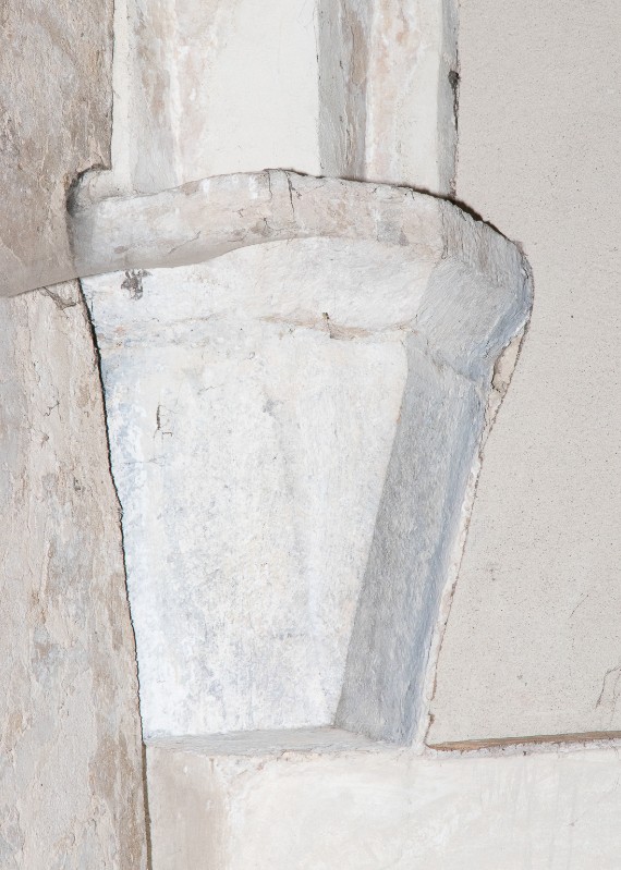 Maestranze toscane sec. XIII, Peduccio triangolare in pietra arenaria 2/3