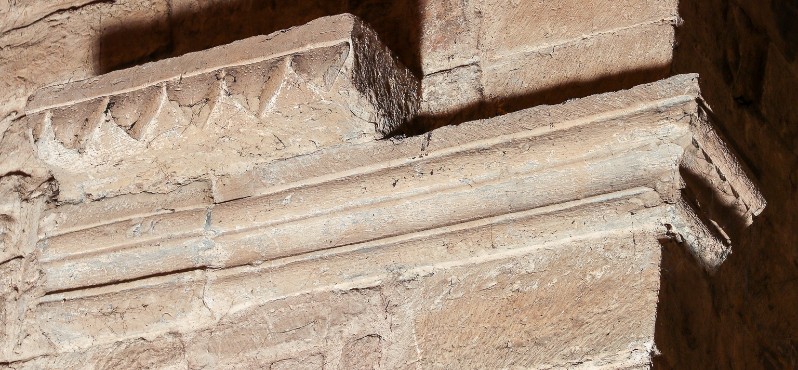 Maestranze toscane sec. XII, Cornice architettonica con fogliette
