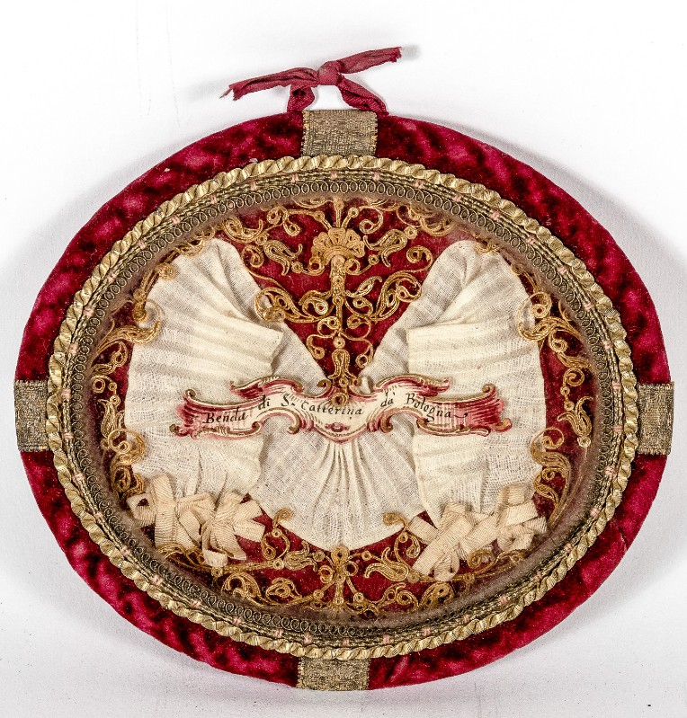 Manifattura Italia centrale sec. XVIII, Reliquiario a medaglione in velluto