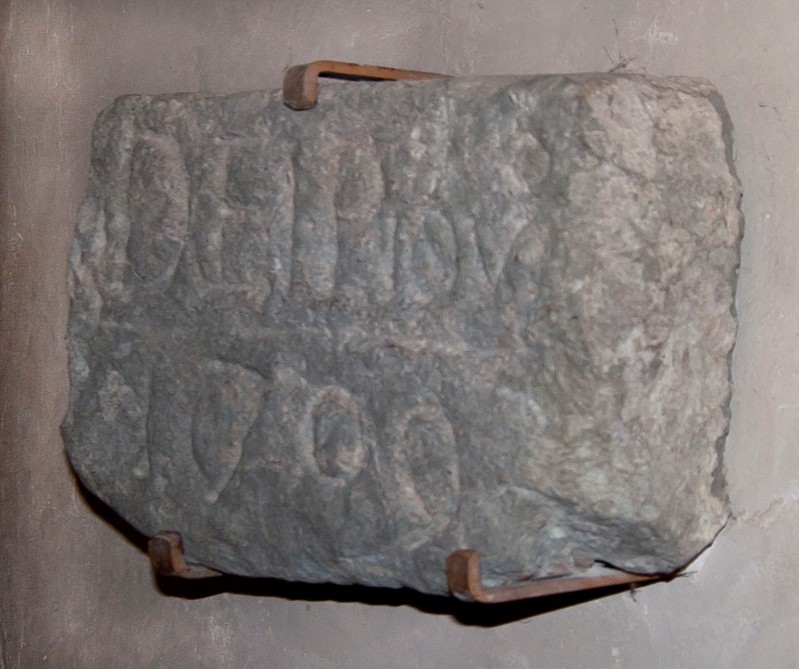 Maestranze toscane sec. VIII, Frammento in pietra