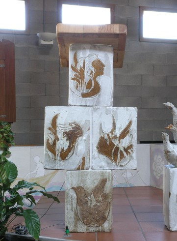 Cipolla Salvatore (1995), Ambone con simboli degli evangelisti