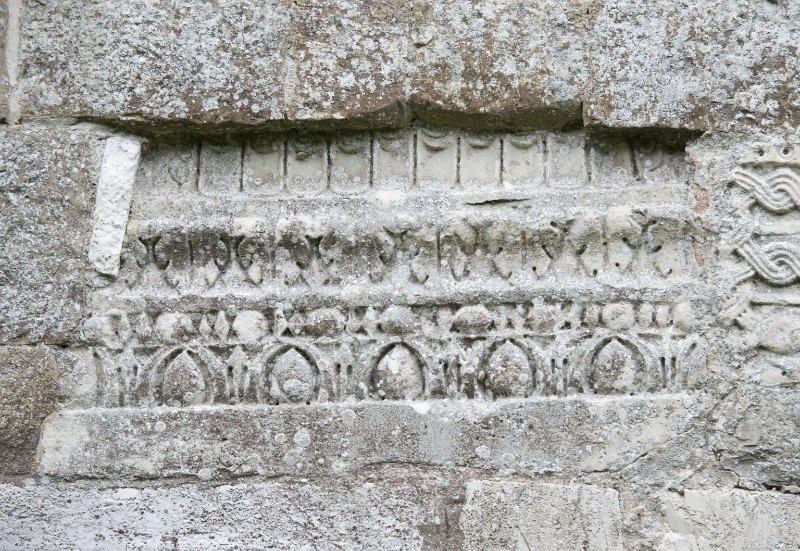 Bottega toscana sec. VIII, Cornice marmorea