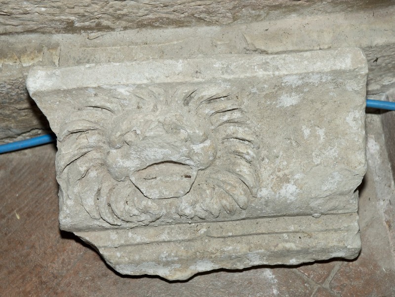 Bottega toscana sec. VIII, Frammento di cornicione con leone
