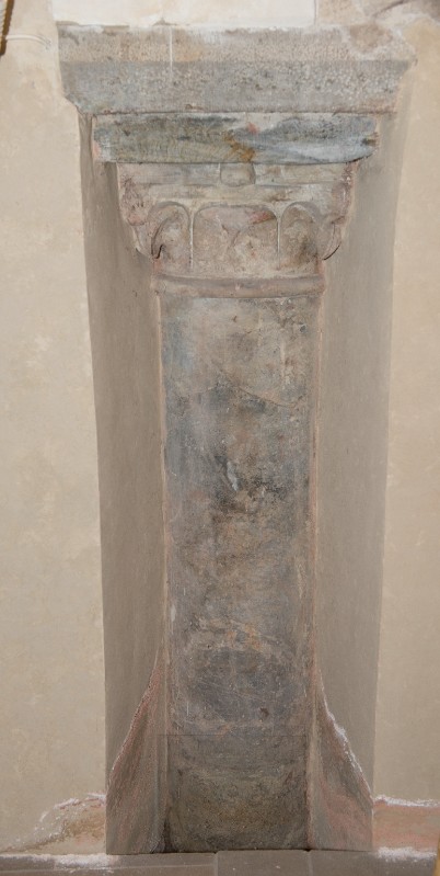 Maestranze pisane secc. XI-XII, Colonna marmorea scolpita