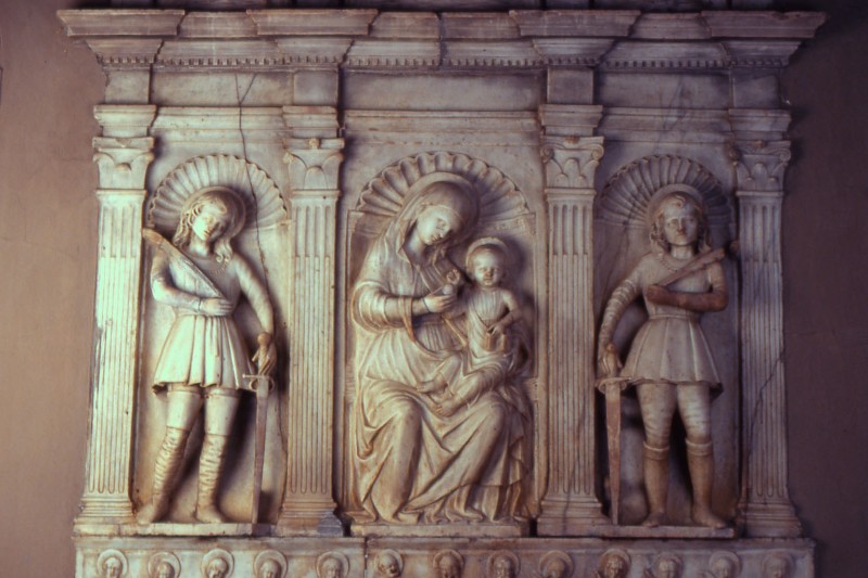 Maestro di Virgoletta sec. XV, Scomparto centrale del trittico marmoreo