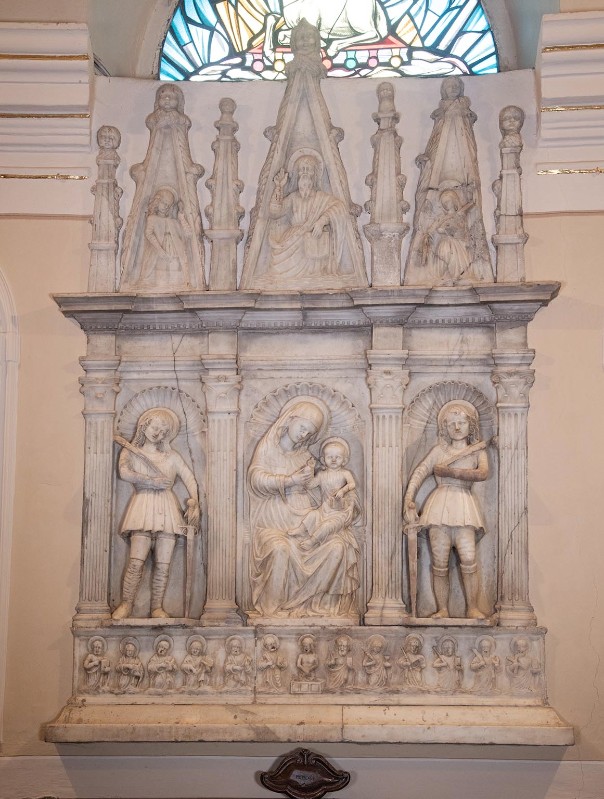 Maestro di Virgoletta sec. XV, Trittico marmoreo con Madonna in trono