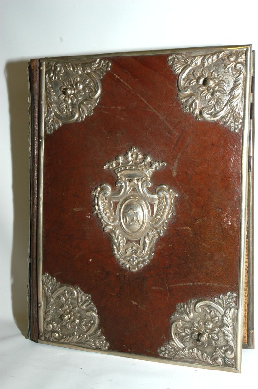 Bott. toscana XIX secolo, Legatura di libro con cantonali e placchetta centrale