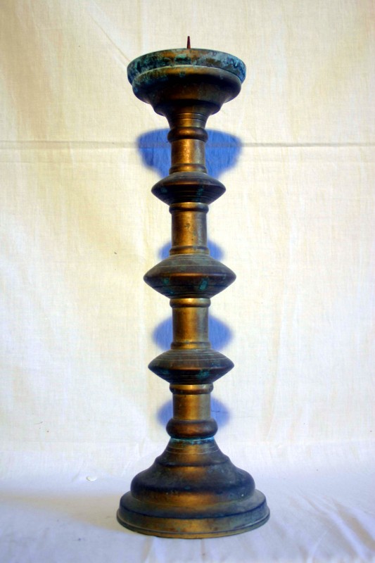 Prod. dell'Italia centrale sec. XIX, Quattro candelieri in ottone
