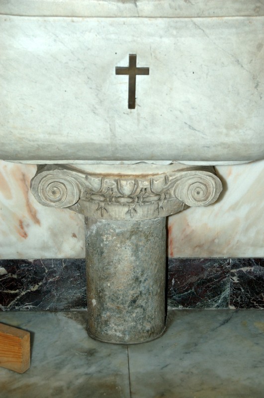 Marmoraio romano sec. II-III, Colonna