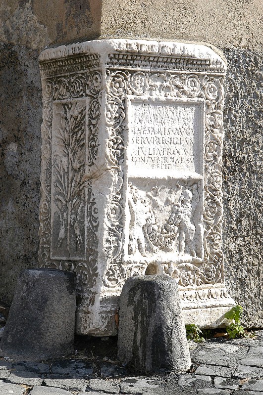Maestranze romane sec. I d.c., Cippo marmoreo