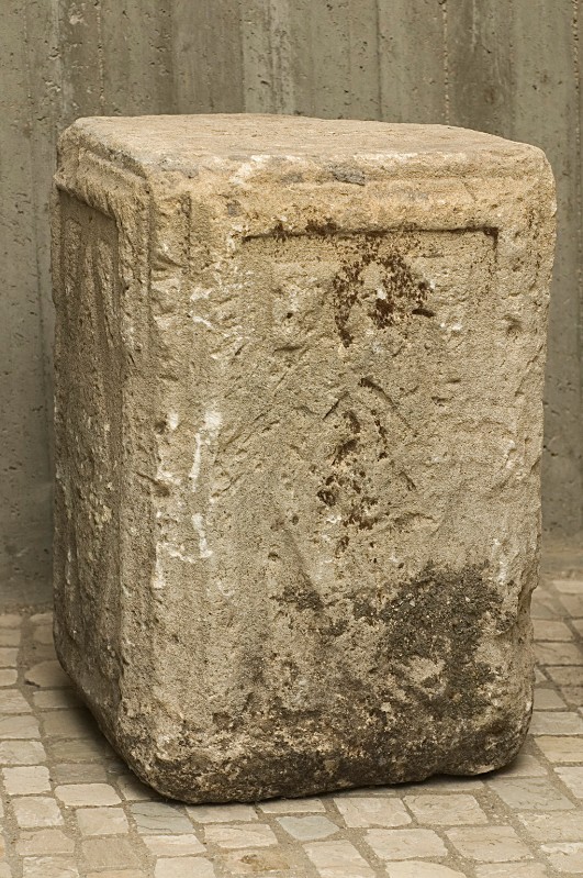 Maestranze romane secc. II-IV, Cippo marmoreo