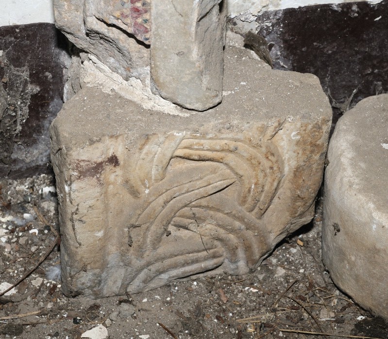 Marmoraio romano sec. IX, Frammento di cornice con cerchi